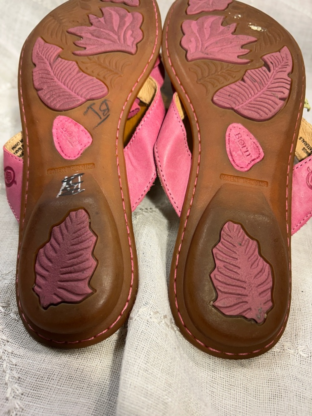 Born leather almost NEW flip flops with flower - Picture 8 of 9